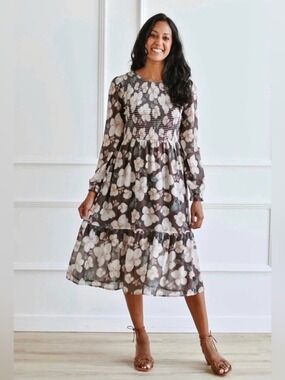 NWT Mad About Style Jilly Box Grace Floral Smocked Midi Dress Medium